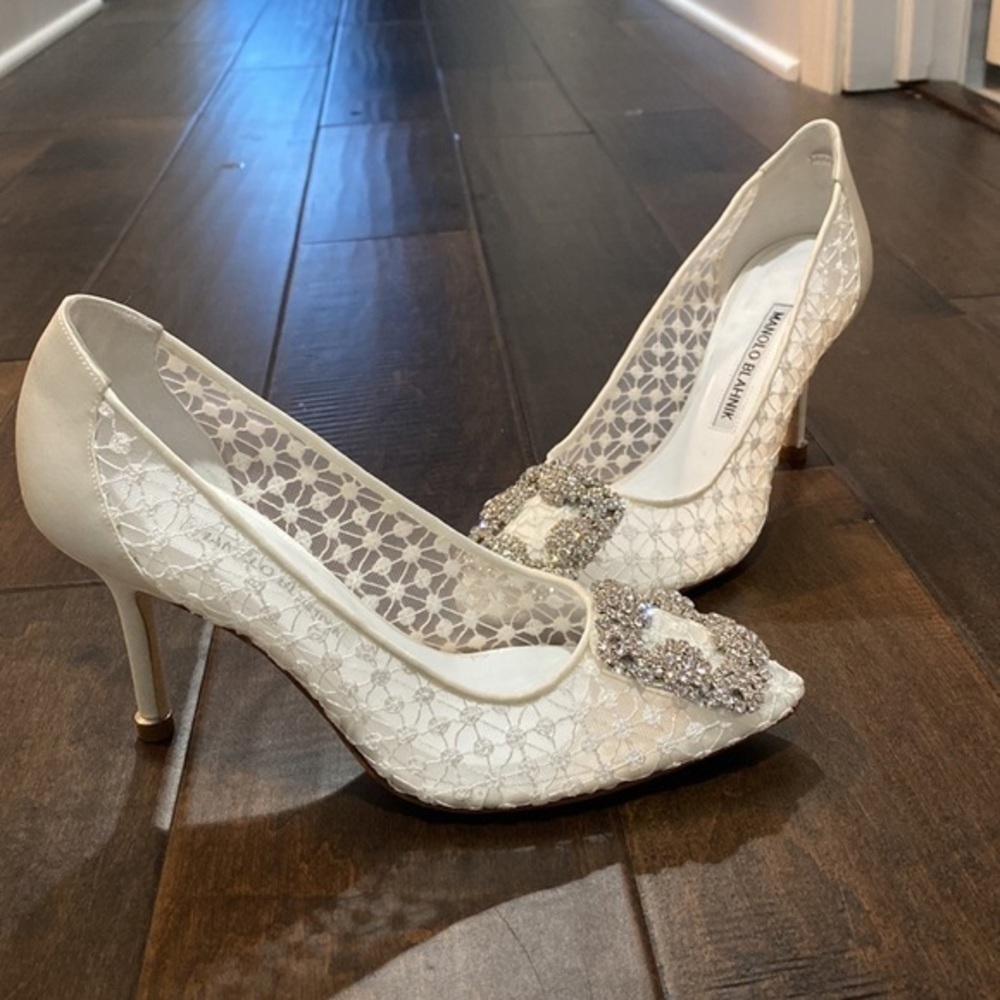 Manolo Blahnik Hangisilace Cream Lace Jewel Buckle pumps size 35EU - Picture 14 of 15